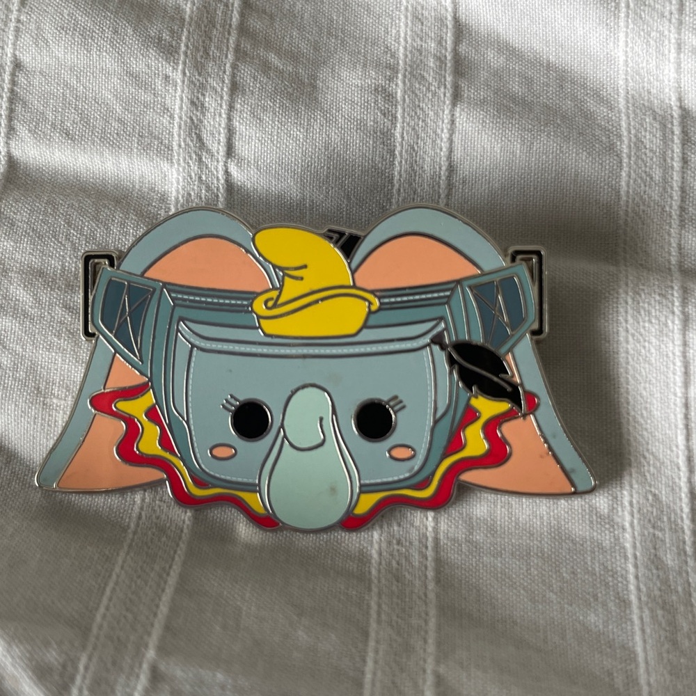 Disney Pin Bundle of 7 Fanny Packs Pins - Picture 9 of 9
